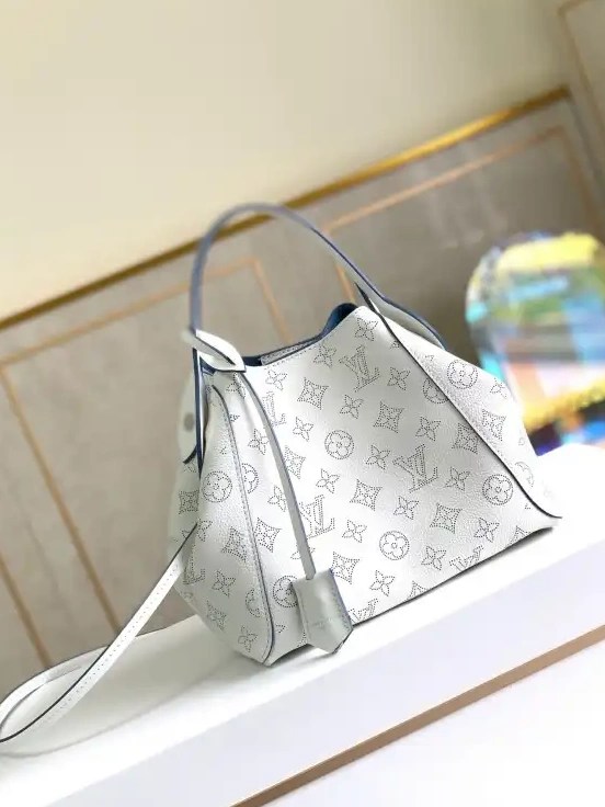 PM HINA LOUIS VUITTON 0703